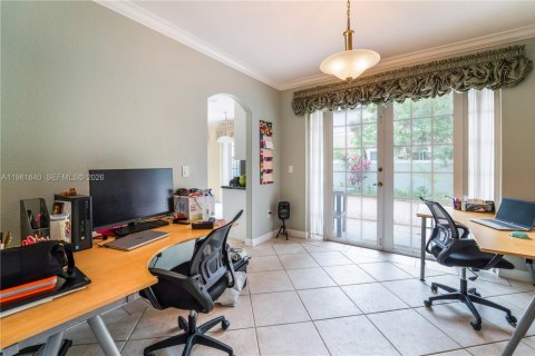 House in Miami, Florida 4 bedrooms, 231.61 sq.m. № 2043021 - photo 11