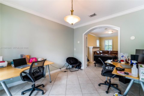 House in Miami, Florida 4 bedrooms, 231.61 sq.m. № 2043021 - photo 10