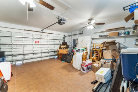 House in Miami, Florida 4 bedrooms, 231.61 sq.m. № 2043021 - photo 25