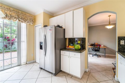 House in Miami, Florida 4 bedrooms, 231.61 sq.m. № 2043021 - photo 16