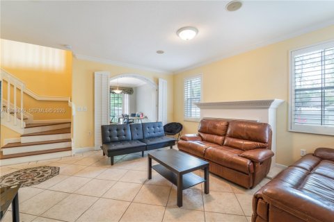 House in Miami, Florida 4 bedrooms, 231.61 sq.m. № 2043021 - photo 6