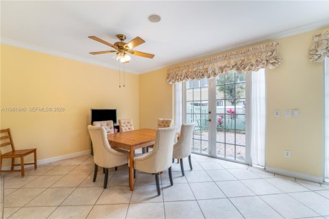 House in Miami, Florida 4 bedrooms, 231.61 sq.m. № 2043021 - photo 18