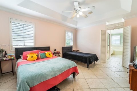House in Miami, Florida 4 bedrooms, 231.61 sq.m. № 2043021 - photo 30