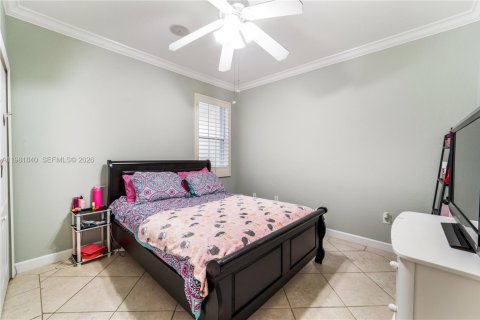 House in Miami, Florida 4 bedrooms, 231.61 sq.m. № 2043021 - photo 20