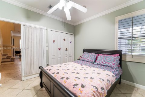 House in Miami, Florida 4 bedrooms, 231.61 sq.m. № 2043021 - photo 19