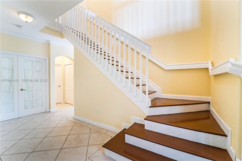 House in Miami, Florida 4 bedrooms, 231.61 sq.m. № 2043021 - photo 9