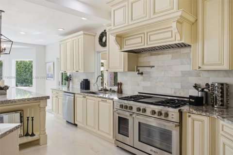 Купить виллу или дом в Плантация, Флорида 5 спален, 309.55м2, № 1953086 - фото 5