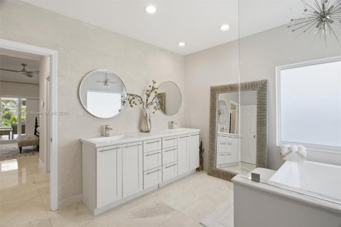 Купить виллу или дом в Плантация, Флорида 5 спален, 309.55м2, № 1953086 - фото 16