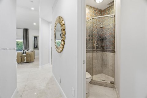 Купить виллу или дом в Плантация, Флорида 5 спален, 309.55м2, № 1953086 - фото 28