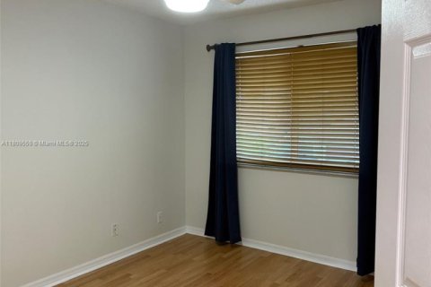 House in Coral Springs, Florida 4 bedrooms, 205.04 sq.m. № 1752906 - photo 23
