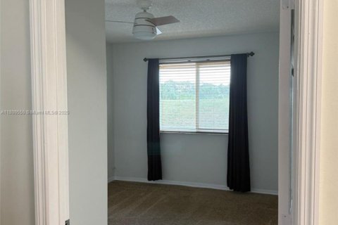 House in Coral Springs, Florida 4 bedrooms, 205.04 sq.m. № 1752906 - photo 9