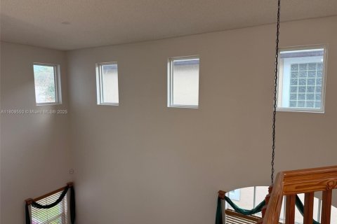 House in Coral Springs, Florida 4 bedrooms, 205.04 sq.m. № 1752906 - photo 11