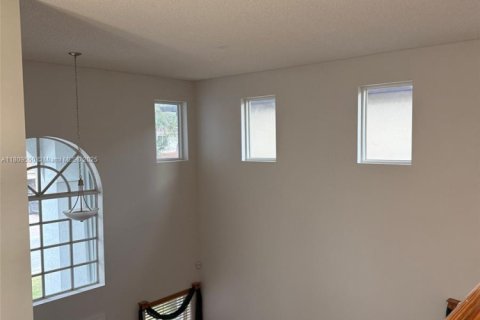 House in Coral Springs, Florida 4 bedrooms, 205.04 sq.m. № 1752906 - photo 16