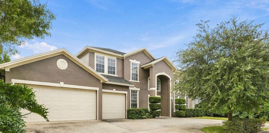 House in Lake Mary, Florida 5 bedrooms, 329.15 sq.m. № 2403722