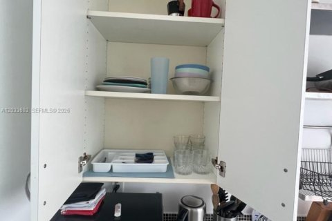 Снять в аренду квартиру в Майами-Бич, Флорида 1 спальня, 39.76м2, № 2078007 - фото 16