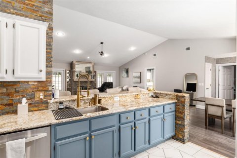 House in Gainesville, Florida 4 bedrooms, 163.14 sq.m. № 1911184 - photo 3