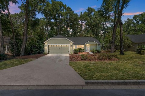 House in Gainesville, Florida 4 bedrooms, 163.14 sq.m. № 1911184 - photo 1
