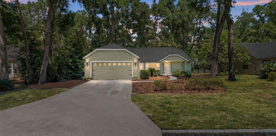 House in Gainesville, Florida 4 bedrooms, 163.14 sq.m. № 1911184