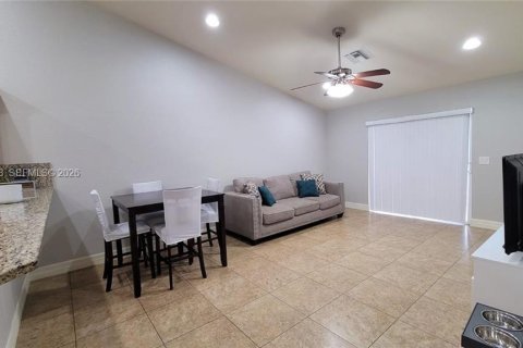 Снять в аренду виллу или дом в Лихай-Эйкерс, Флорида 2 спальни, № 2065364 - фото 7