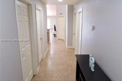 Снять в аренду виллу или дом в Лихай-Эйкерс, Флорида 2 спальни, № 2065364 - фото 8