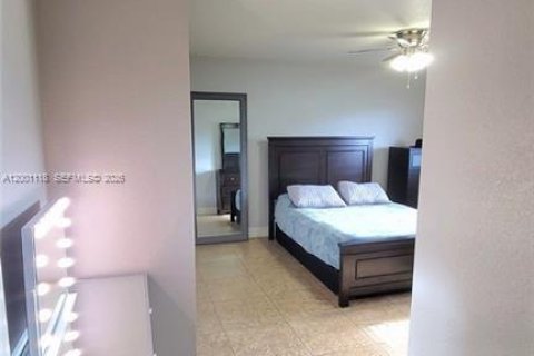 Снять в аренду виллу или дом в Лихай-Эйкерс, Флорида 2 спальни, № 2065364 - фото 12