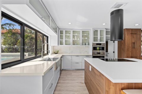 Casa en venta en Miami Beach, Florida, 4 dormitorios, 225.85 m2 № 1864206 - foto 14