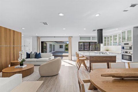 Casa en venta en Miami Beach, Florida, 4 dormitorios, 225.85 m2 № 1864206 - foto 6