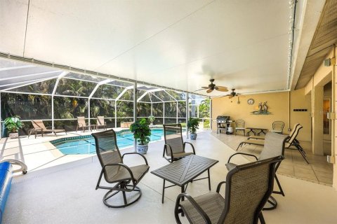House in Cape Coral, Florida 3 bedrooms, 159.42 sq.m. № 1743594 - photo 7