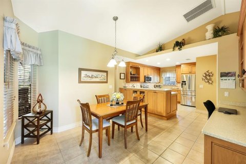 House in Cape Coral, Florida 3 bedrooms, 159.42 sq.m. № 1743594 - photo 14