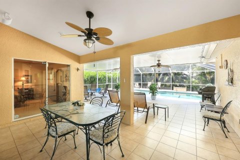 House in Cape Coral, Florida 3 bedrooms, 159.42 sq.m. № 1743594 - photo 21