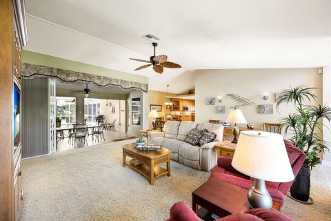 House in Cape Coral, Florida 3 bedrooms, 159.42 sq.m. № 1743594 - photo 10