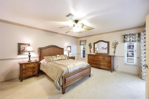 House in Cape Coral, Florida 3 bedrooms, 159.42 sq.m. № 1743594 - photo 15