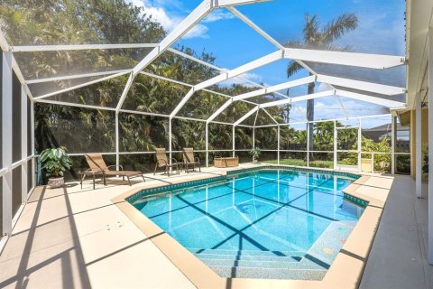 House in Cape Coral, Florida 3 bedrooms, 159.42 sq.m. № 1743594 - photo 25