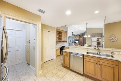 House in Cape Coral, Florida 3 bedrooms, 159.42 sq.m. № 1743594 - photo 12