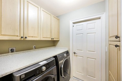 House in Cape Coral, Florida 3 bedrooms, 159.42 sq.m. № 1743594 - photo 20