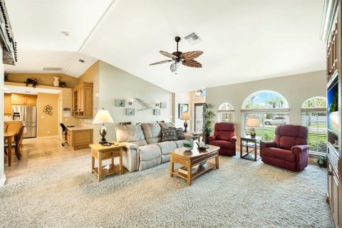 House in Cape Coral, Florida 3 bedrooms, 159.42 sq.m. № 1743594 - photo 11
