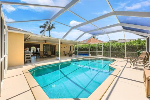 House in Cape Coral, Florida 3 bedrooms, 159.42 sq.m. № 1743594 - photo 23