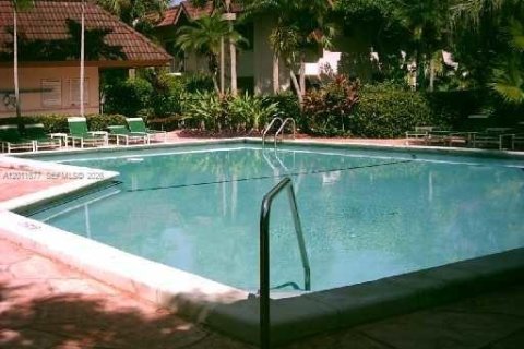 Condo in Miami, Florida, 1 bedroom № 2075407 - photo 11