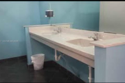Condo in Miami, Florida, 1 bedroom № 2075407 - photo 7