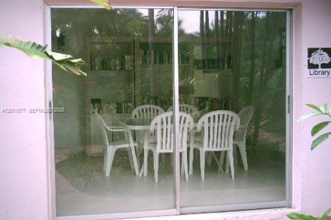 Condo in Miami, Florida, 1 bedroom № 2075407 - photo 10
