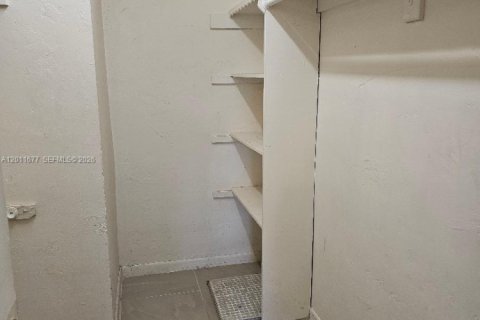 Condo in Miami, Florida, 1 bedroom № 2075407 - photo 6