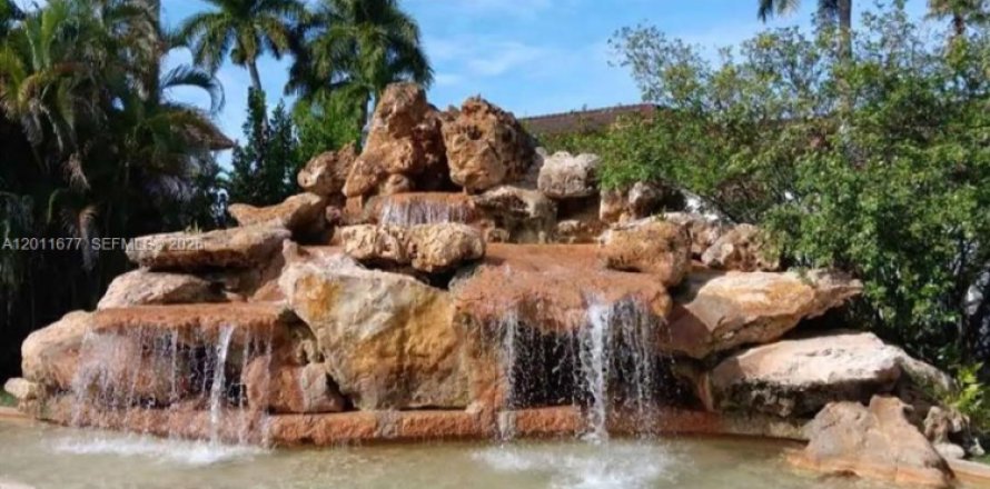 Condo in Miami, Florida, 1 bedroom № 2075407