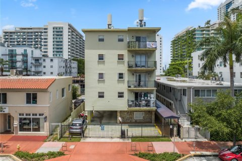 Condo in Miami Beach, Florida, 2 bedrooms  № 2033399 - photo 16