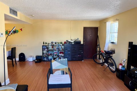 Condominio en alquiler en Miami Beach, Florida, 2 dormitorios, 82.13 m2 № 2033399 - foto 4