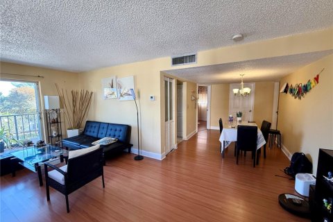 Condominio en Miami Beach, Florida, 2 dormitorios  № 2033399