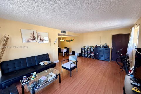 Condominio en alquiler en Miami Beach, Florida, 2 dormitorios, 82.13 m2 № 2033399 - foto 3