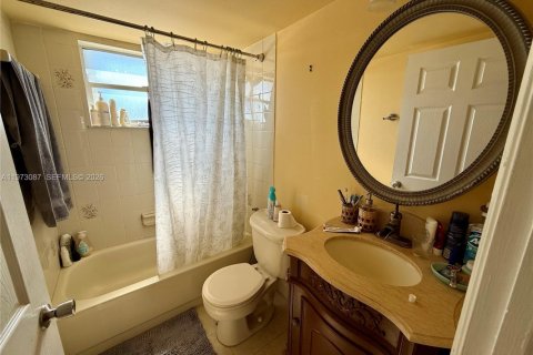 Condominio en alquiler en Miami Beach, Florida, 2 dormitorios, 82.13 m2 № 2033399 - foto 11