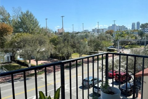 Condominio en alquiler en Miami Beach, Florida, 2 dormitorios, 82.13 m2 № 2033399 - foto 5