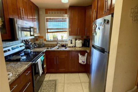 Condominio en alquiler en Miami Beach, Florida, 2 dormitorios, 82.13 m2 № 2033399 - foto 8