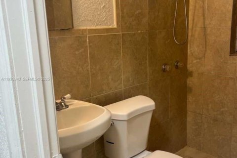 Снять в аренду виллу или дом в Майами, Флорида 3 спальни, 63.17м2, № 1989121 - фото 9